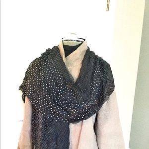 Black chiffon crinkle scarf w/tan dots